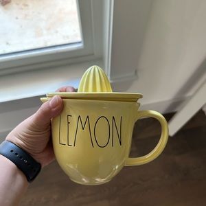 Rae Dunn Lemon juicer